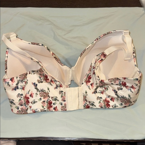 Cacique White and Red Floral Bra - Picture 5 of 5